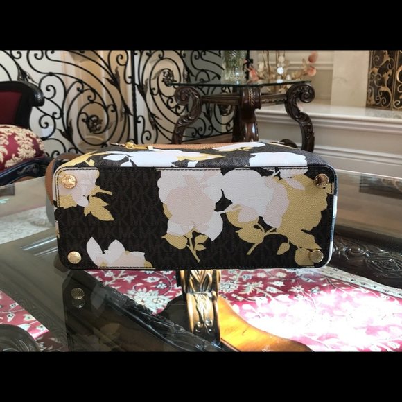 Authentic Michael Kors hailee handbag&wallet set - Picture 6 of 8